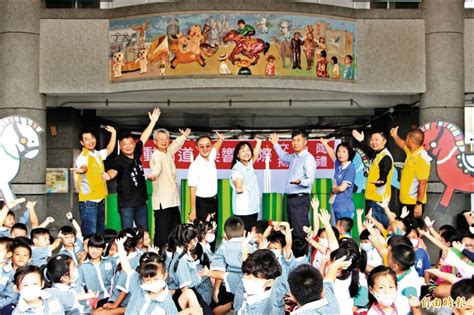 西南門小|嘉市宣信國小美學空間打造—西南門彩繪牆面